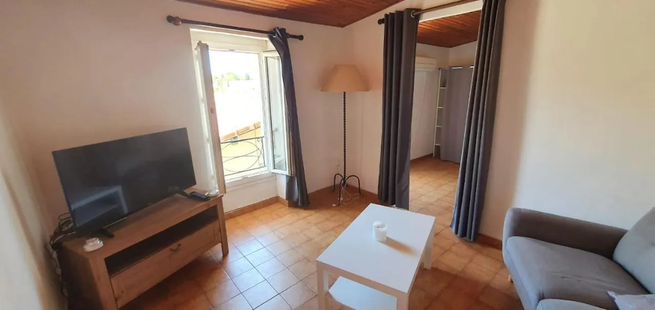 Agréable maison de ville équipée et climatisée Istres