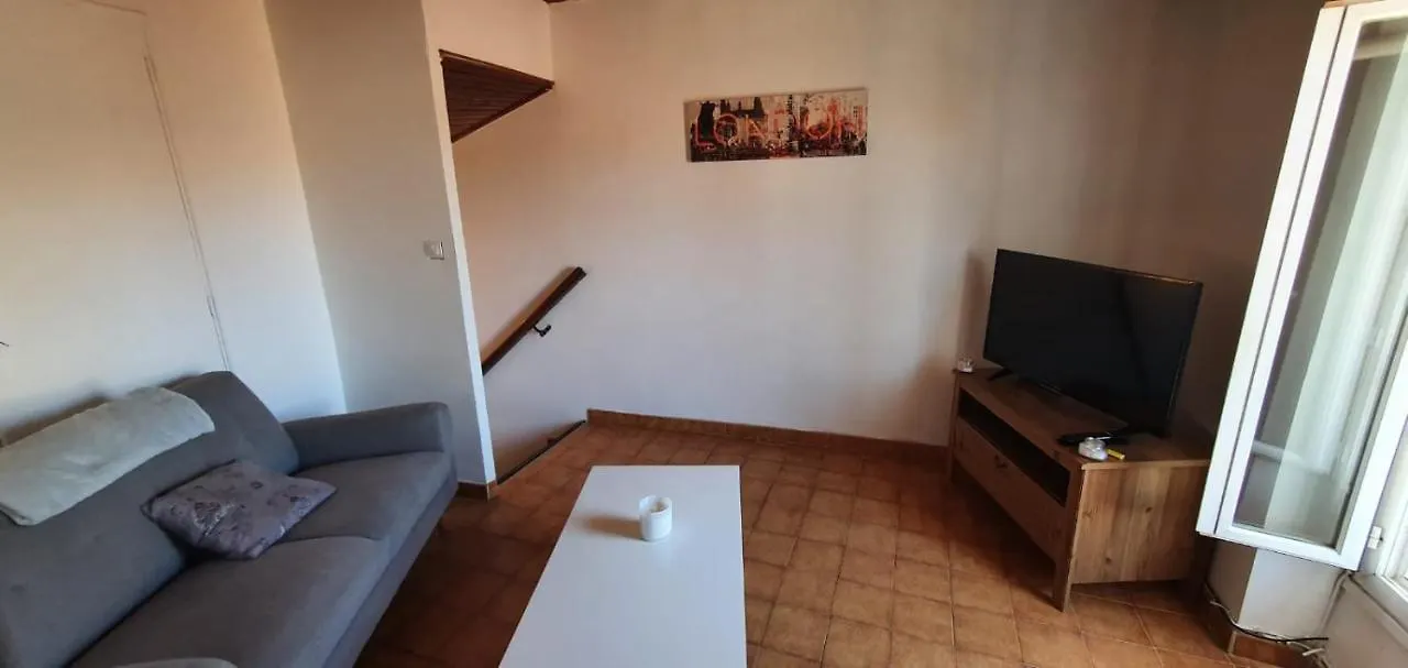 Agréable maison de ville équipée et climatisée Istres 0*,