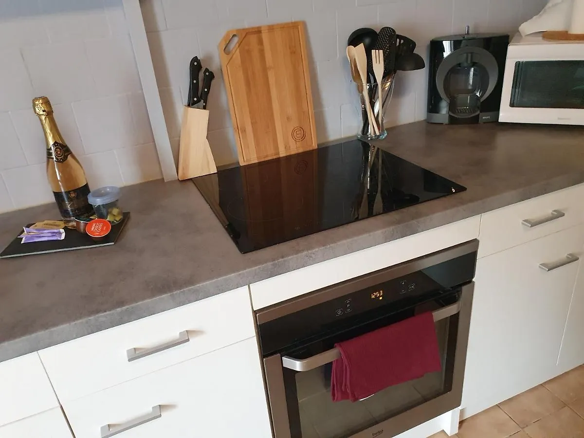 Appartement Agréable maison de ville équipée et climatisée Istres France